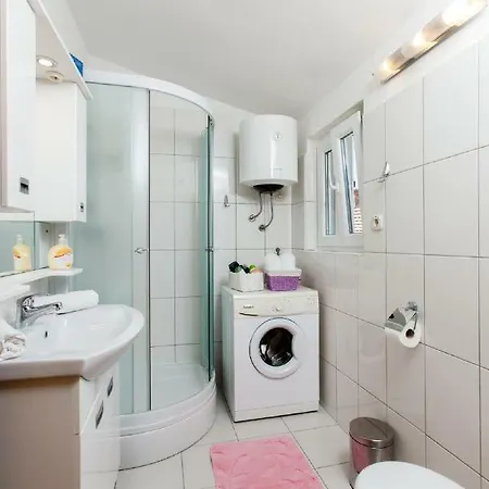 Downtown Authentic * Split